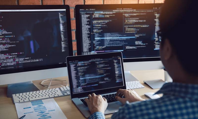 数据科学选型：R与Python如何赋能墨竹工卡县网站建设？